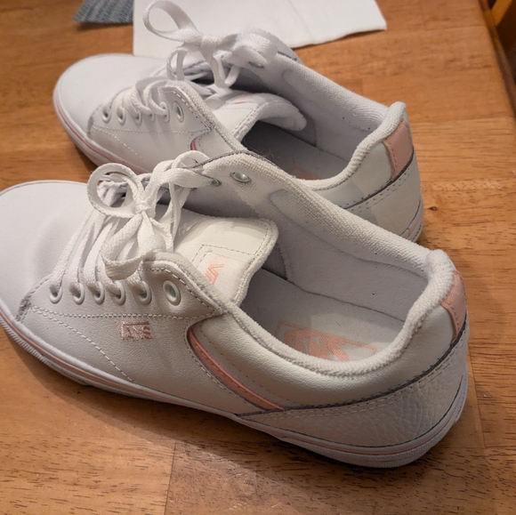 Vans Women's Sneaker - Picture 3 of 4